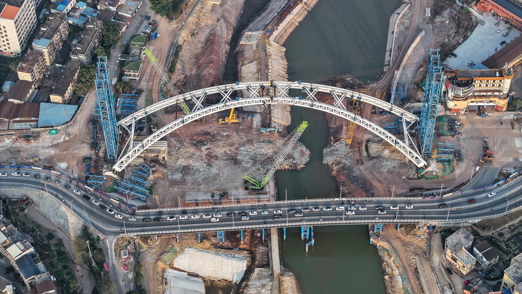 2月4日拍攝的建設(shè)中的欽州一橋（無人機(jī)照片）。