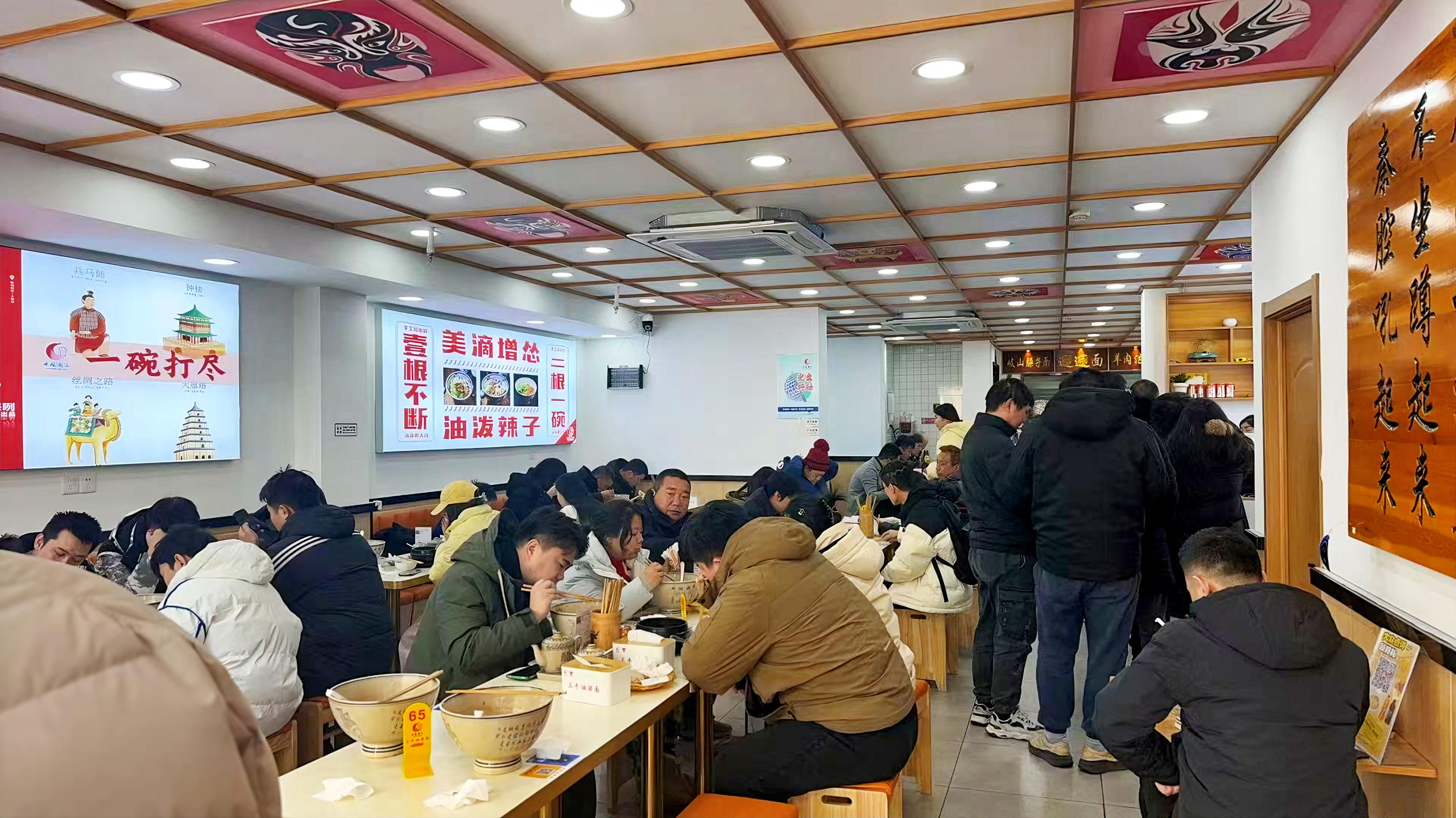 午飯時分，面館顧客盈門。人民網(wǎng)記者 宋子節(jié)攝